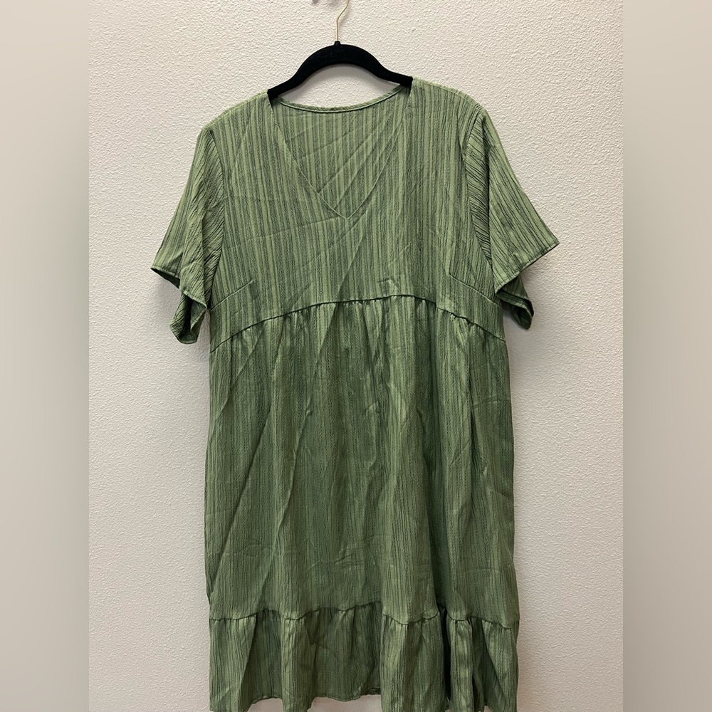 SHEIN - XL - New No Tags - Sage Green V-Neck Short Sleeve Tunic Dress